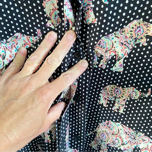 Chico's Size 1 Black Polka Dot Elephants Button Up Shirt No Iron Stain Sheild - Picture 8 of 14